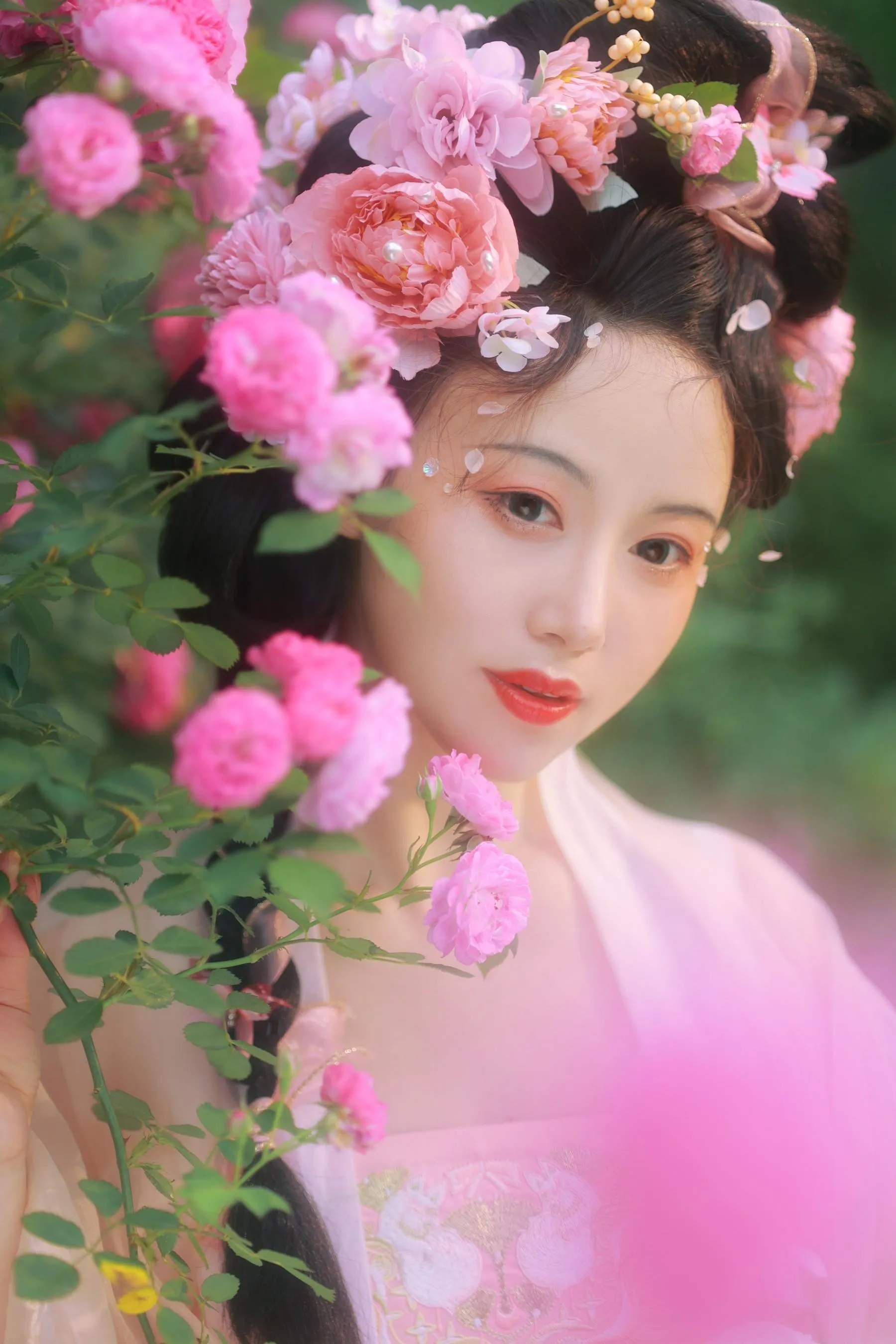 [艺图语] 2022.06.18 蔷薇花神 笑笑 [35P]插图3